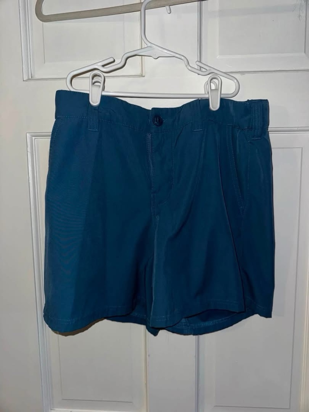 Huk Men's blue Flat-Front Performance Shorts